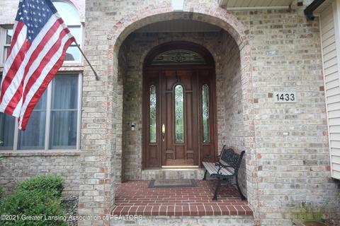 1433 Sanborn Dr, Dewitt, MI 48820 photo 2