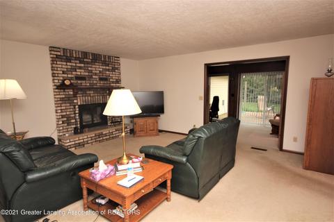 1010 W Geneva Dr, Dewitt, MI 48820 photo 3