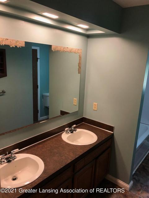 1601 Larkwood Dr, Dewitt, MI 48820 photo 21