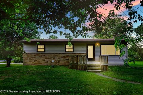 1401 W Webb Rd, Dewitt, MI 48820 photo 1