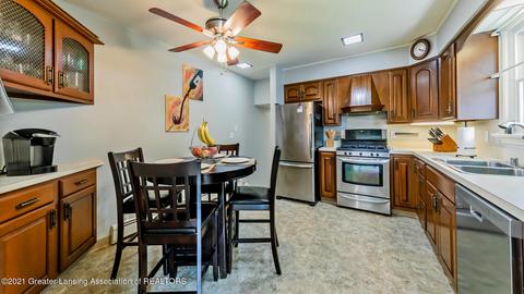 766 E Maple St, Mason, MI 48854 photo 6