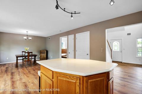 401 W Rolfe St, Perry, MI 48872 photo 8