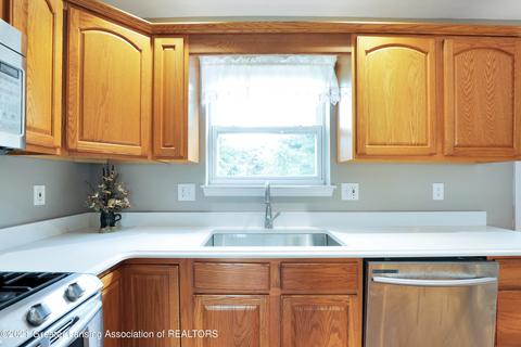 401 W Rolfe St, Perry, MI 48872 photo 7