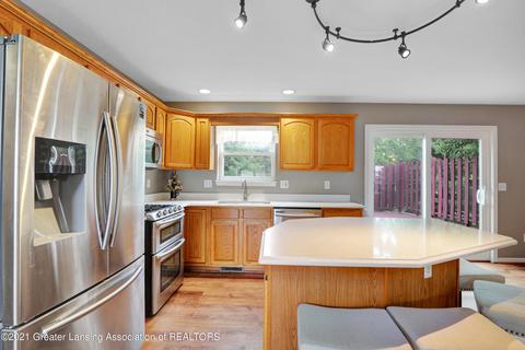 401 W Rolfe St, Perry, MI 48872 photo 6