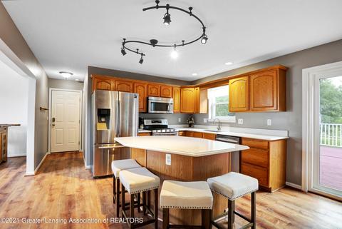 401 W Rolfe St, Perry, MI 48872 photo 4
