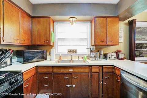 3000 Lyons Ave, Lansing, MI 48910 photo 5