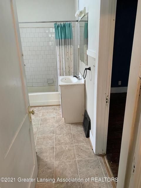 1137 E Malcolm X St, Lansing, MI 48912 photo 12