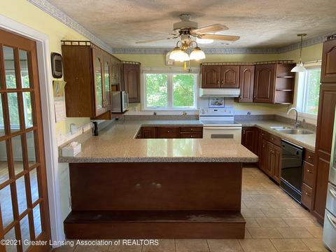 15500 Peacock Rd, Haslett, MI 48840 photo 3