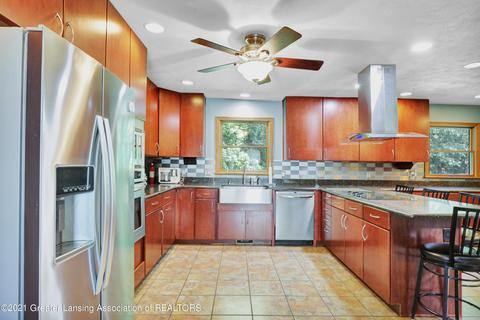201 Windy Rush Ln, Dewitt, MI 48820 photo 6