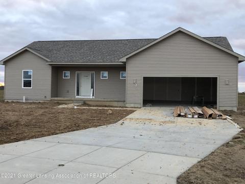 1605 Danleigh Ct, Saint Johns, MI 48879 photo 1