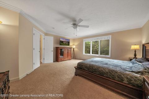 8100 Casandra Ln, Haslett, MI 48840 photo 6