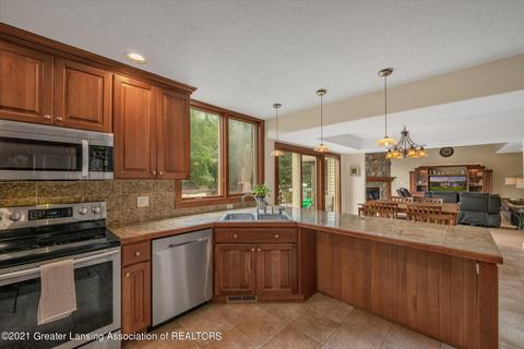 8100 Casandra Ln, Haslett, MI 48840 photo 14