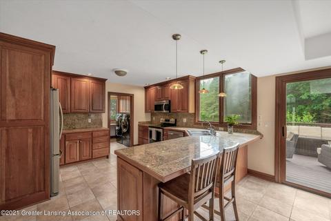 8100 Casandra Ln, Haslett, MI 48840 photo 5