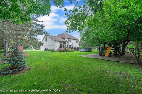 8100 Casandra Ln, Haslett, MI 48840 photo 3