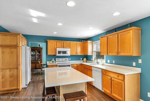 3172 Traci Ln, Dewitt, MI 48820 photo 17