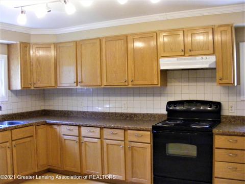 210 E Plain St, Eaton Rapids, MI 48827 photo 7