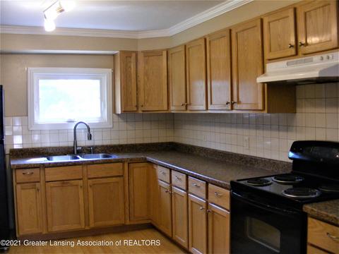 210 E Plain St, Eaton Rapids, MI 48827 photo 8