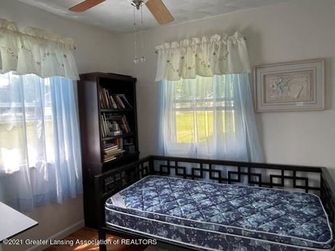 105 E Oak St, Saint Johns, MI 48879 photo 18