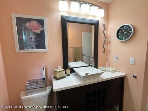 105 E Oak St, Saint Johns, MI 48879 photo 12