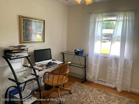 105 E Oak St, Saint Johns, MI 48879 photo 14