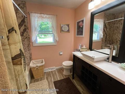 105 E Oak St, Saint Johns, MI 48879 photo 13