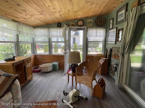 105 E Oak St, Saint Johns, MI 48879 photo 10
