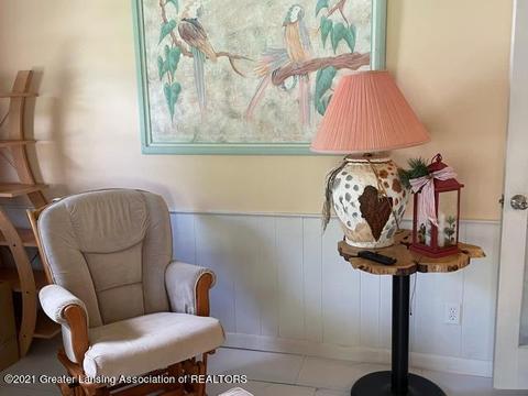 105 E Oak St, Saint Johns, MI 48879 photo 8
