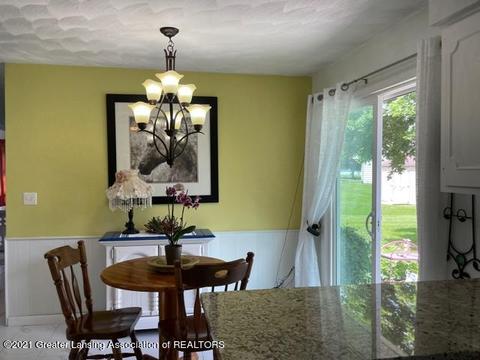 105 E Oak St, Saint Johns, MI 48879 photo 6