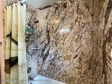 105 E Oak St, Saint Johns, MI 48879 photo 11