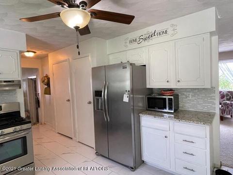105 E Oak St, Saint Johns, MI 48879 photo 5