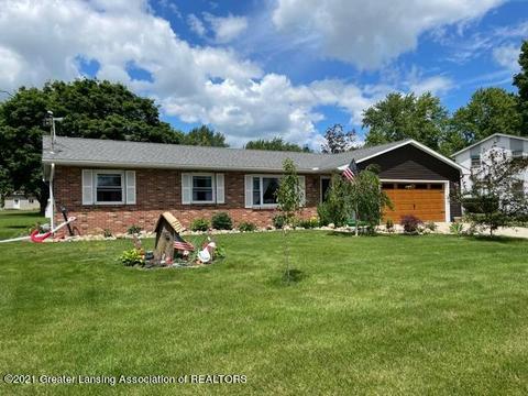 105 E Oak St, Saint Johns, MI 48879 photo 1