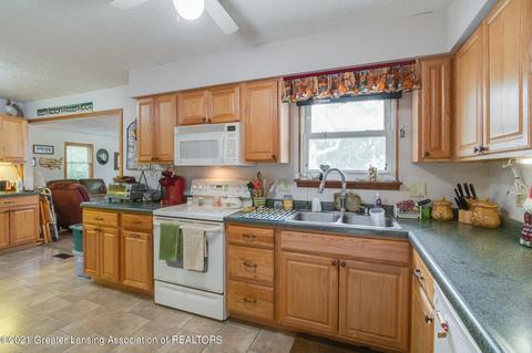4105 N Smith, Dimondale, MI 48821 photo 8