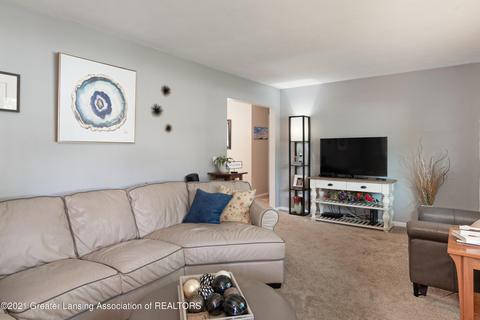 577 Maple Hill Dr, Haslett, MI 48840 photo 3