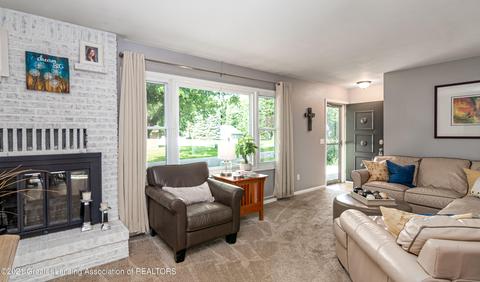 577 Maple Hill Dr, Haslett, MI 48840 photo 4