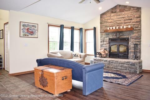 10253 W Howe Rd, Eagle, MI 48822 photo 5