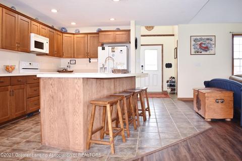 10253 W Howe Rd, Eagle, MI 48822 photo 9