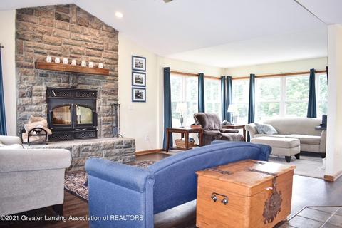 10253 W Howe Rd, Eagle, MI 48822 photo 3