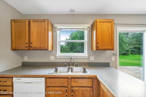 4660 Doncaster Ave, Holt, MI 48842 photo 13