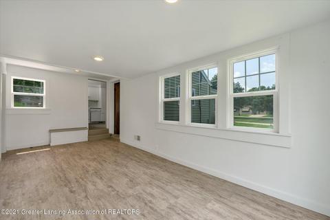 4482 North St, Holt, MI 48842 photo 9