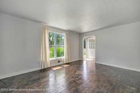 4482 North St, Holt, MI 48842 photo 8