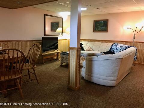 2100 Darby Dr, Lansing, MI 48906 photo 21