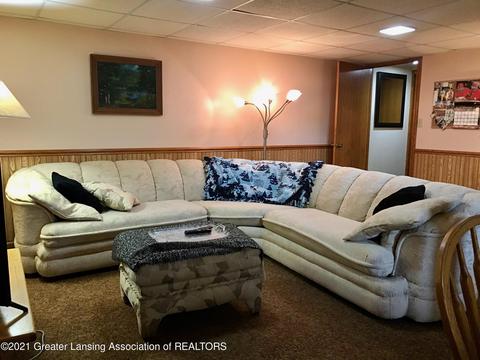 2100 Darby Dr, Lansing, MI 48906 photo 20