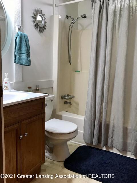 2100 Darby Dr, Lansing, MI 48906 photo 18