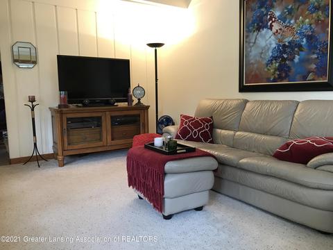 2100 Darby Dr, Lansing, MI 48906 photo 8