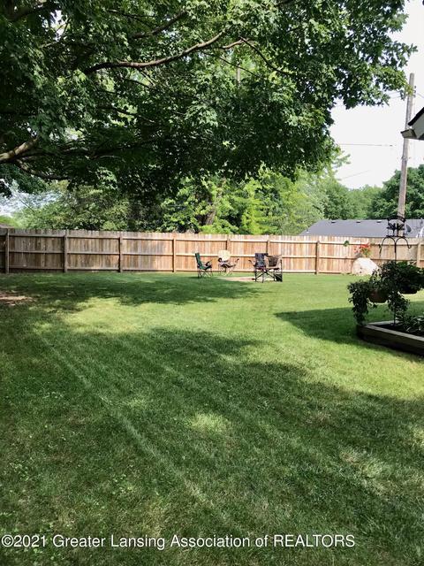 2100 Darby Dr, Lansing, MI 48906 photo 30