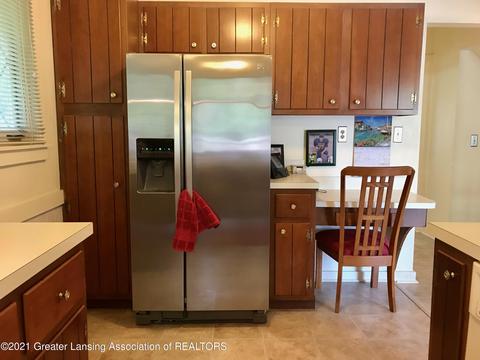 2100 Darby Dr, Lansing, MI 48906 photo 6