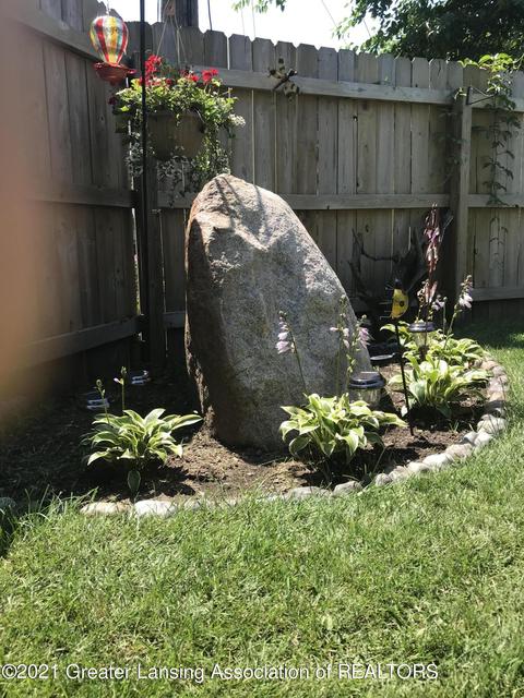2100 Darby Dr, Lansing, MI 48906 photo 31