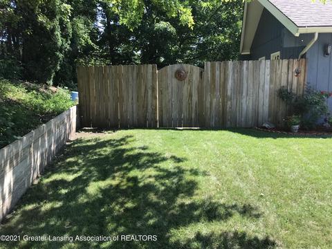 2100 Darby Dr, Lansing, MI 48906 photo 33