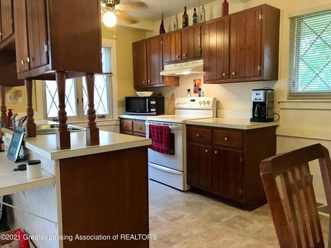 2100 Darby Dr, Lansing, MI 48906 photo 5