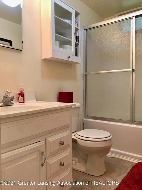 2100 Darby Dr, Lansing, MI 48906 photo 14